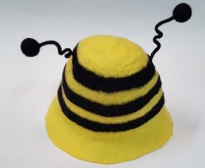 прикольная банная шапка пчела